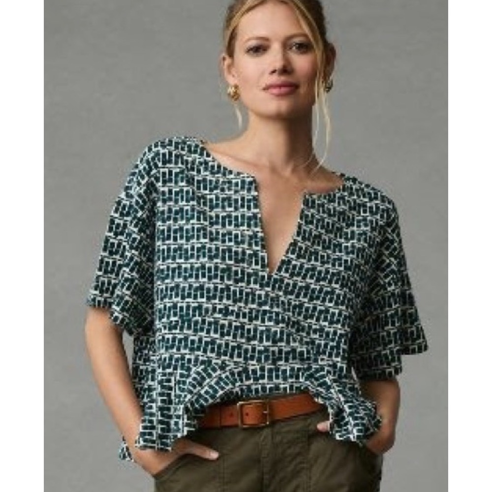 Anthropologie Blouse Womens XS Deep Green Geometric‎ Ruffle Hem Cropped V Neck